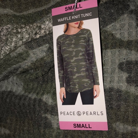PEACE AND PEARLS WAFFLE KNIT TUNIC GREAT FOR FALL - Picture 3 of 4